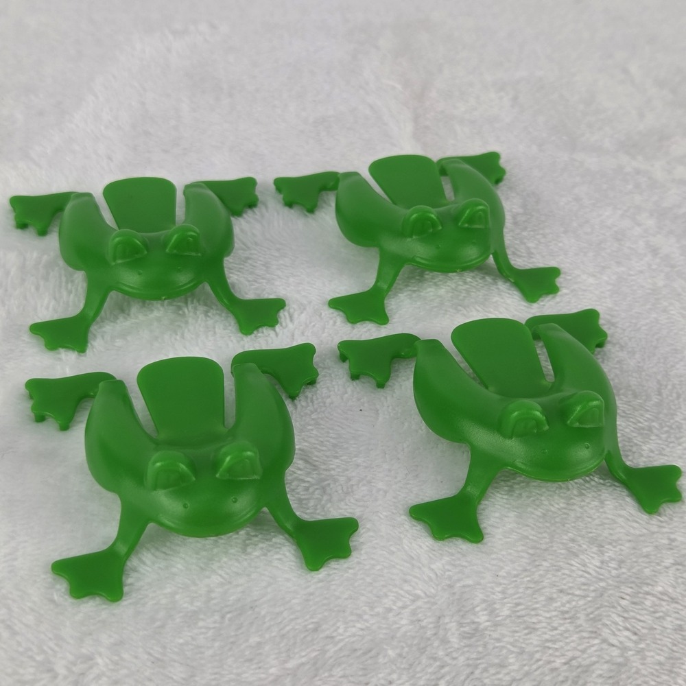 Cranium Balloon Lagoon 2004 Replacement 4 Green Jumping Frogs Game Pieces